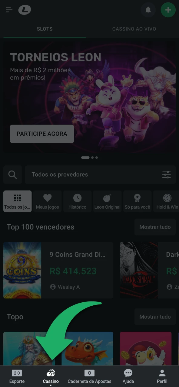 Acesse a seção de slots da LeonBet.